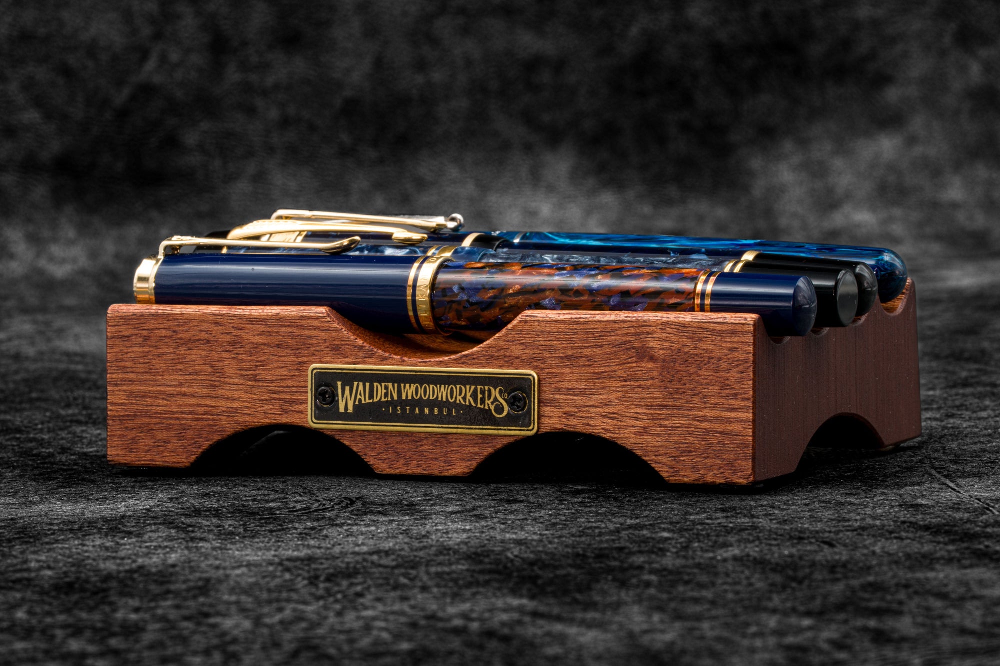 The Pen Bridge - Ahşap Kalem Standı - Maun