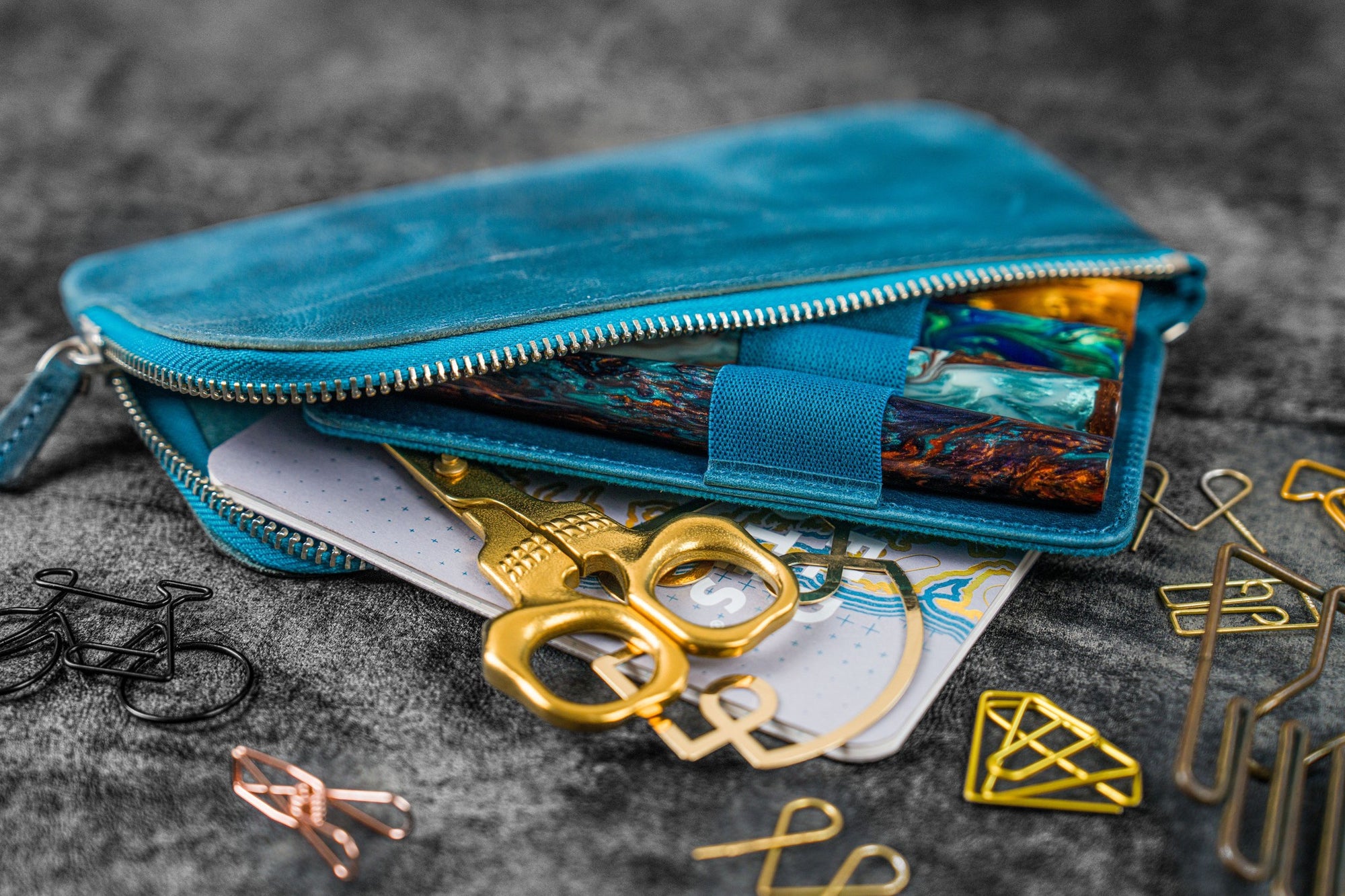 Deri &quot;Slip-N-Zip&quot; 4&#39;lü Fermuarlı Kalem Kılıfı - C.H. Okyanus Mavi