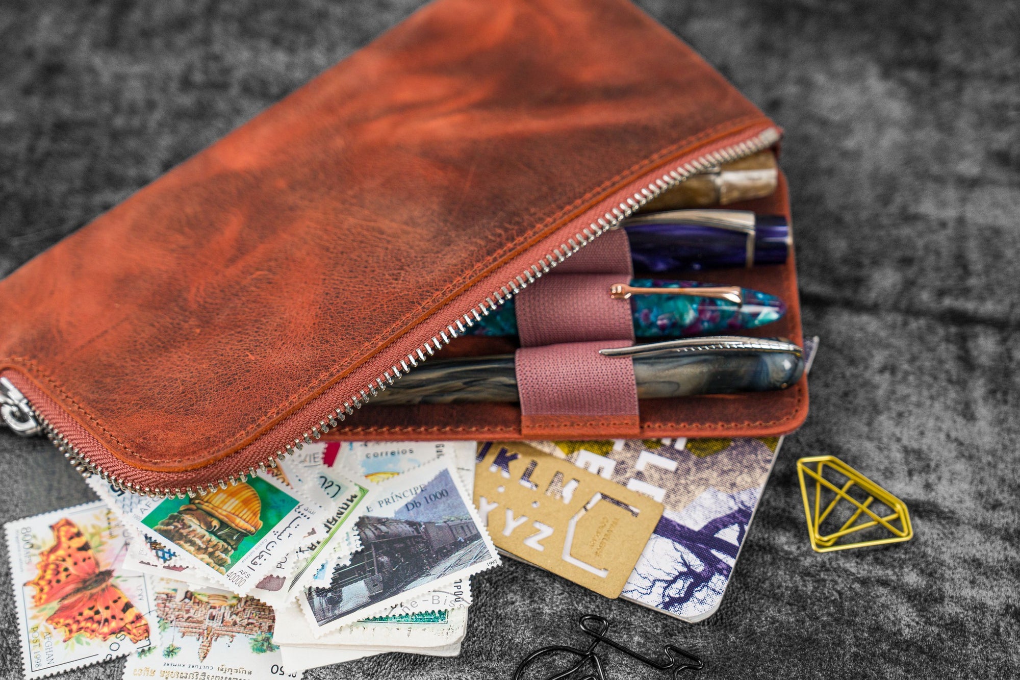 Deri &quot;Slip-N-Zip&quot; 4&#39;lü Fermuarlı Kalem Kılıfı - C.H. Turuncu