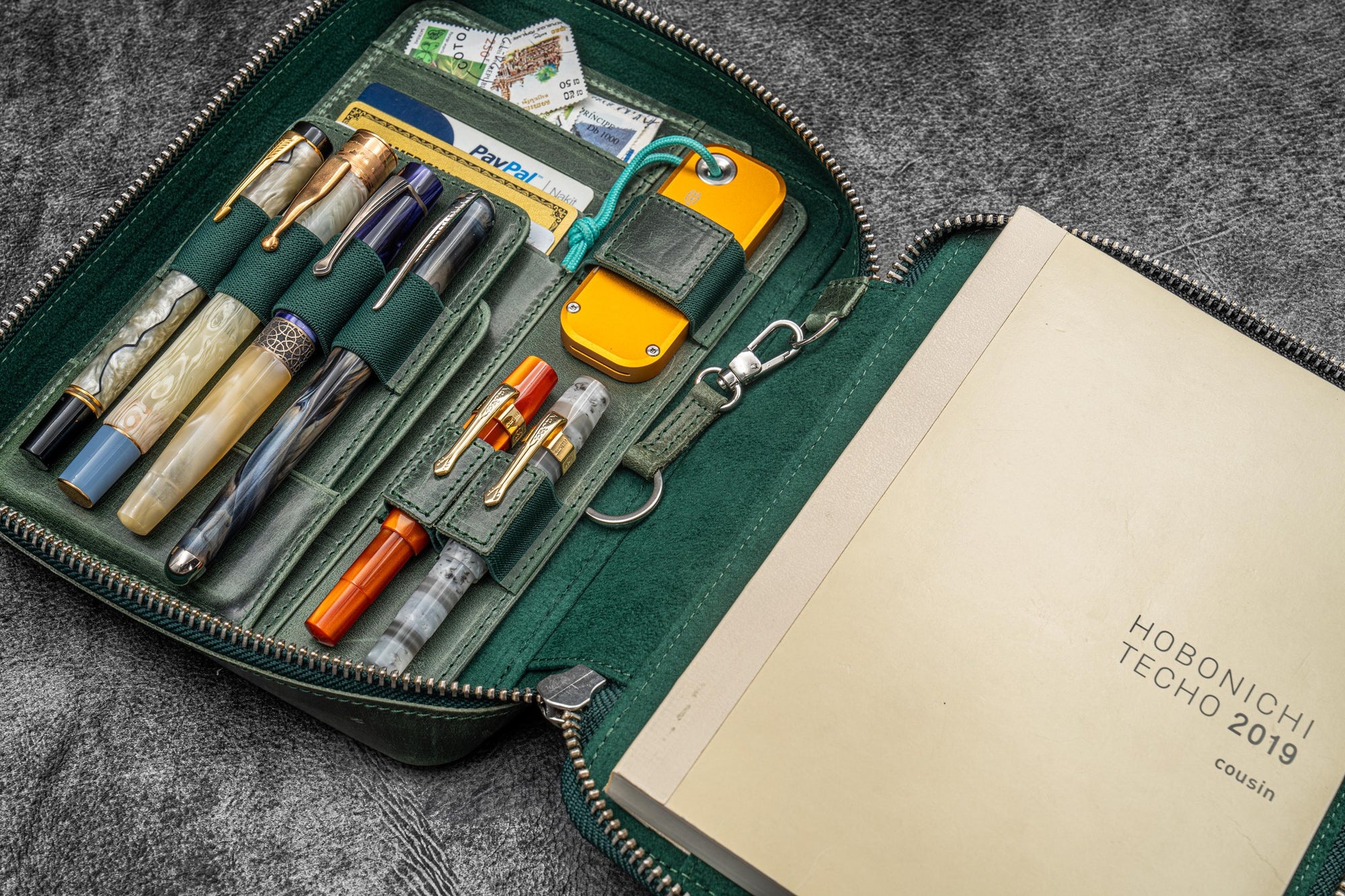 Expansi-Folio Deri Geniş A5 Fermuarlı Organizer - C. H. Forest Green