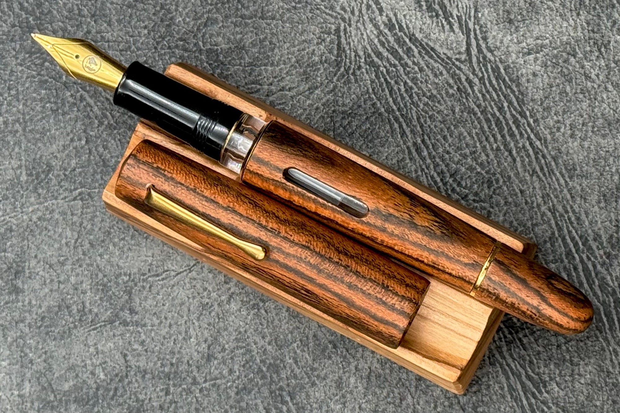 Fine Writing International Bocote Ahşap Dolmakalem - Vakum Dolum Sistemi