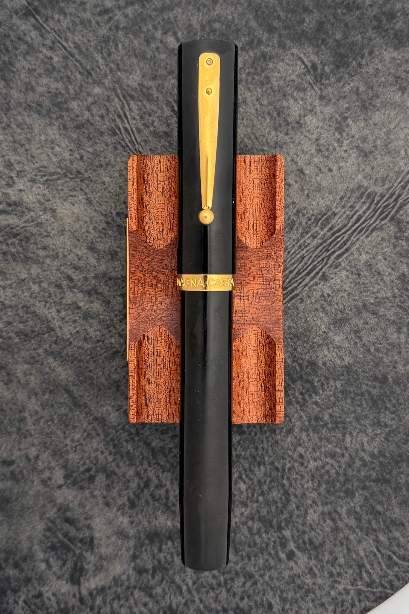 Magna Carta Mag 1000 Büyük Boy Dolmakalem - Model - Siyah Ebonit