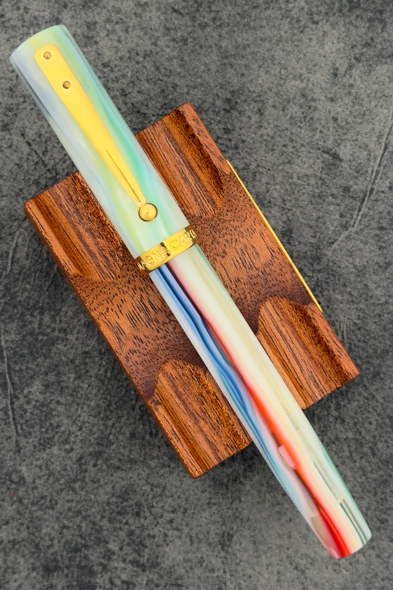 Magna Carta Mag 600 Dolmakalem 14k Esnek Uç - Gökkuşağı Celluloid Acetate