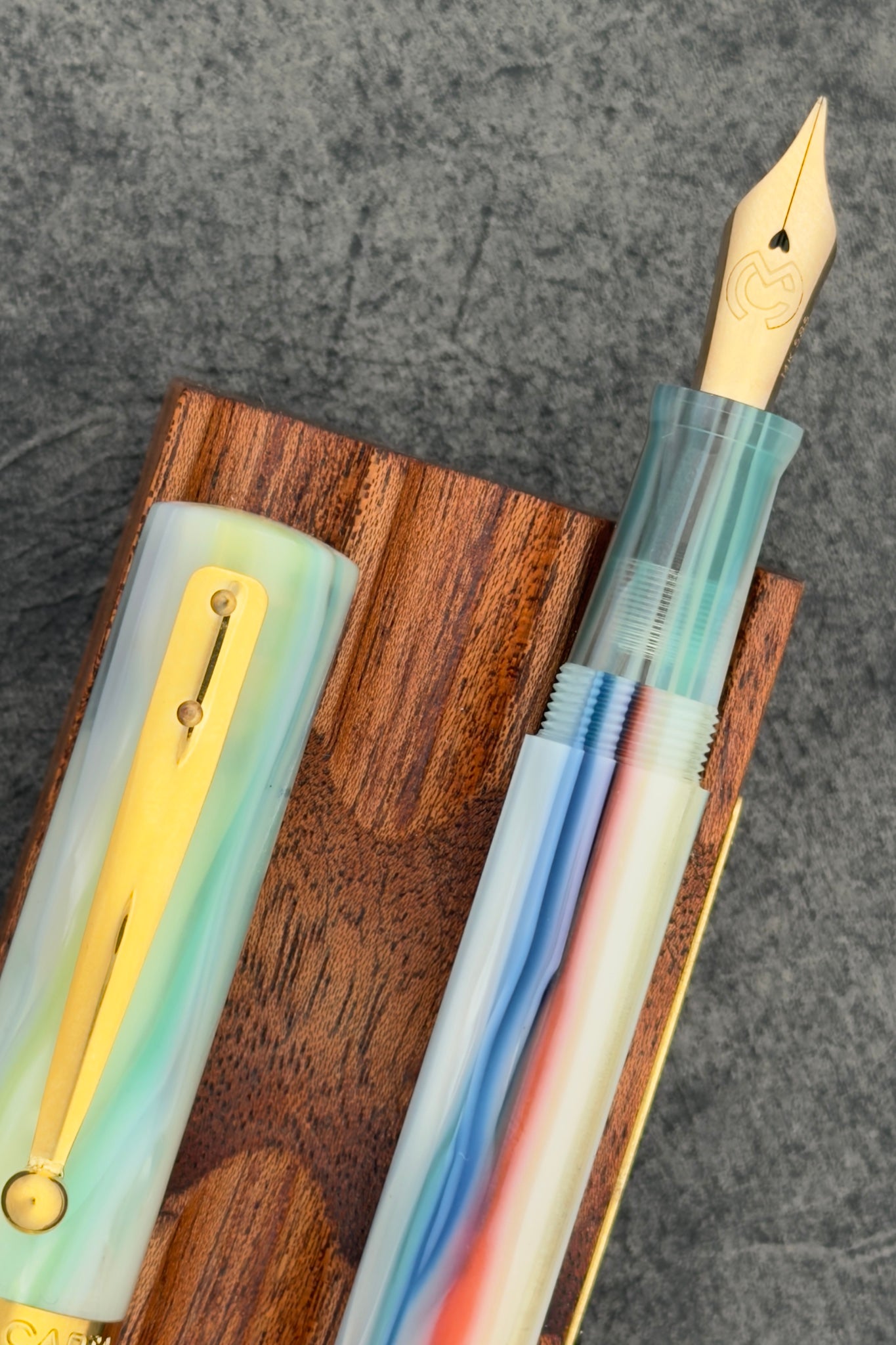 Magna Carta Mag 600 Dolmakalem 14k Esnek Uç - Gökkuşağı Celluloid Acetate