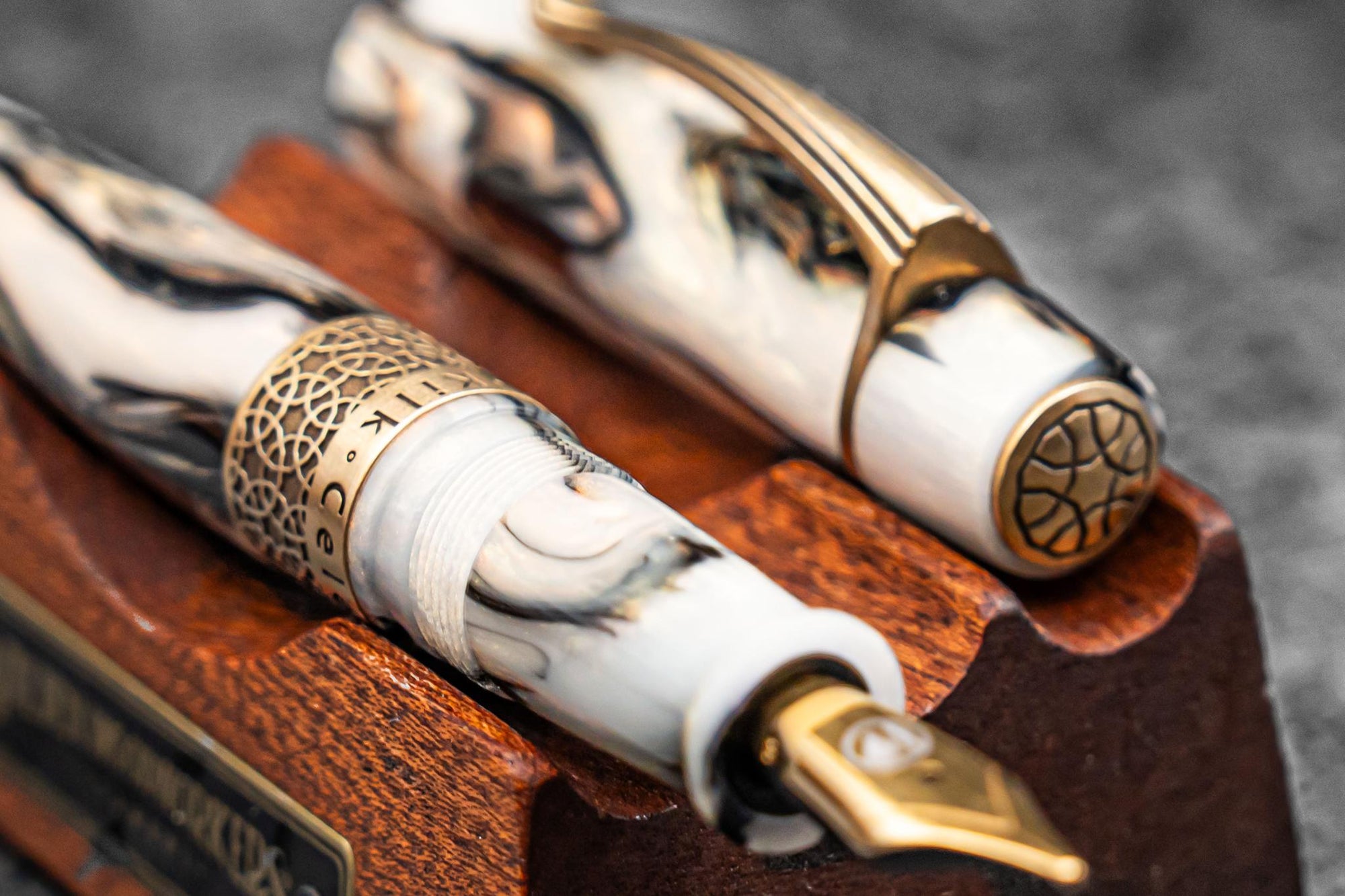 Kilk &amp; Galen SE Celestial Fountain Pen - Golden Abalone