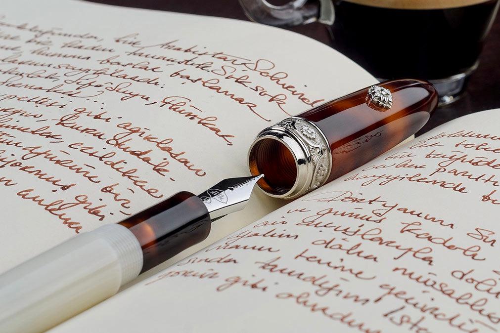 Kilk NovoBaroque Fountain Pen - Tortoise Brown