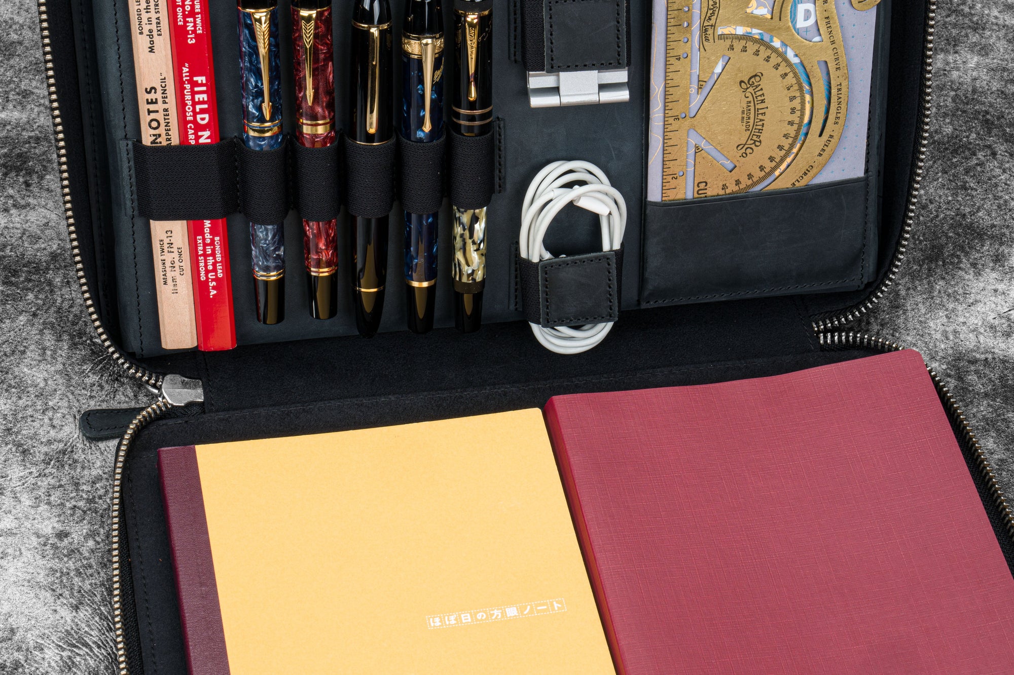 The Compendium - Omuz Askılı A4 Fermuarlı Deri Organizer - Crazy Horse Graphite