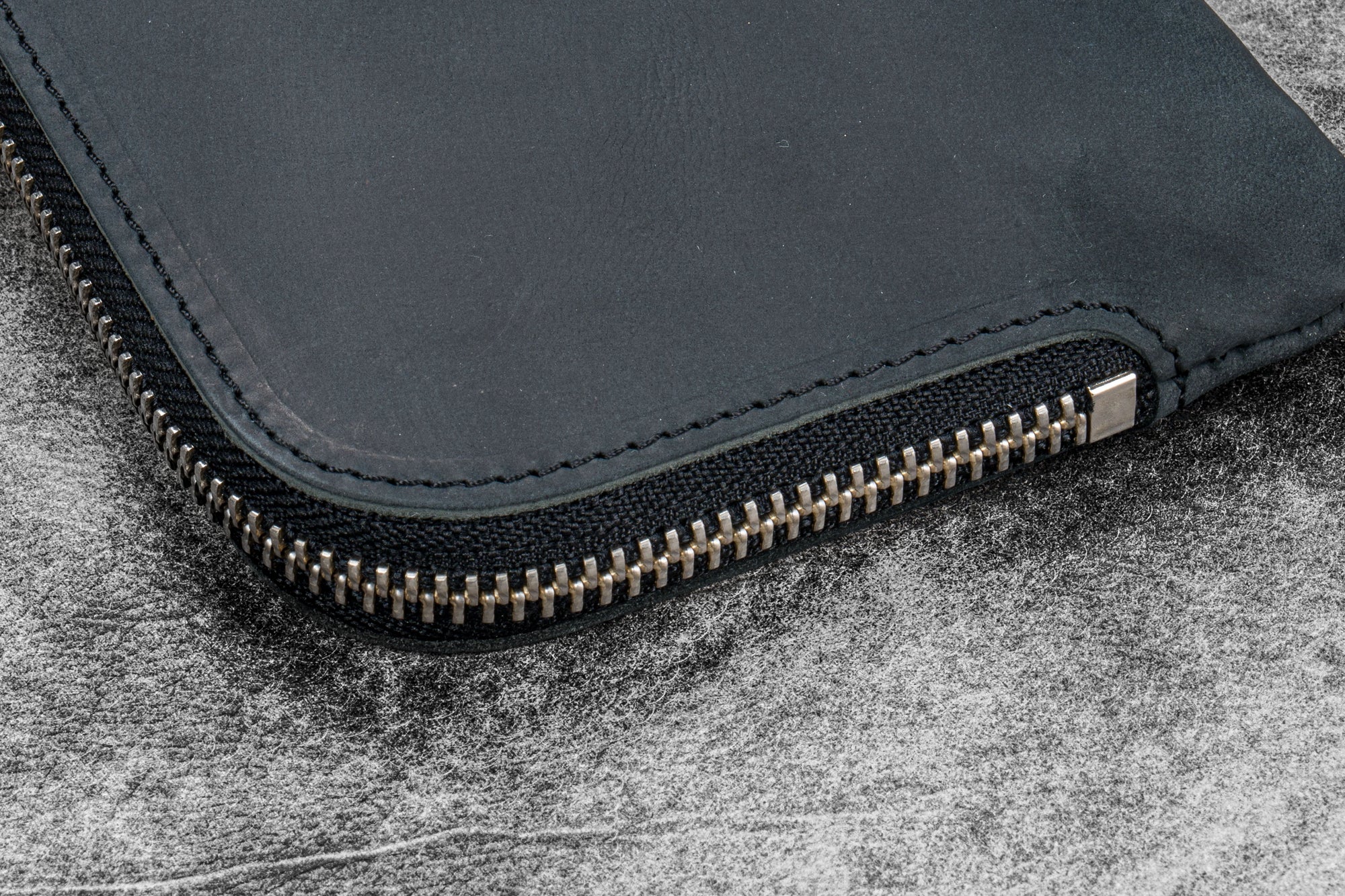 Deri "Slip-N-Zip" 4'lü Fermuarlı Kalem Kılıfı - Crazy Horse Graphite