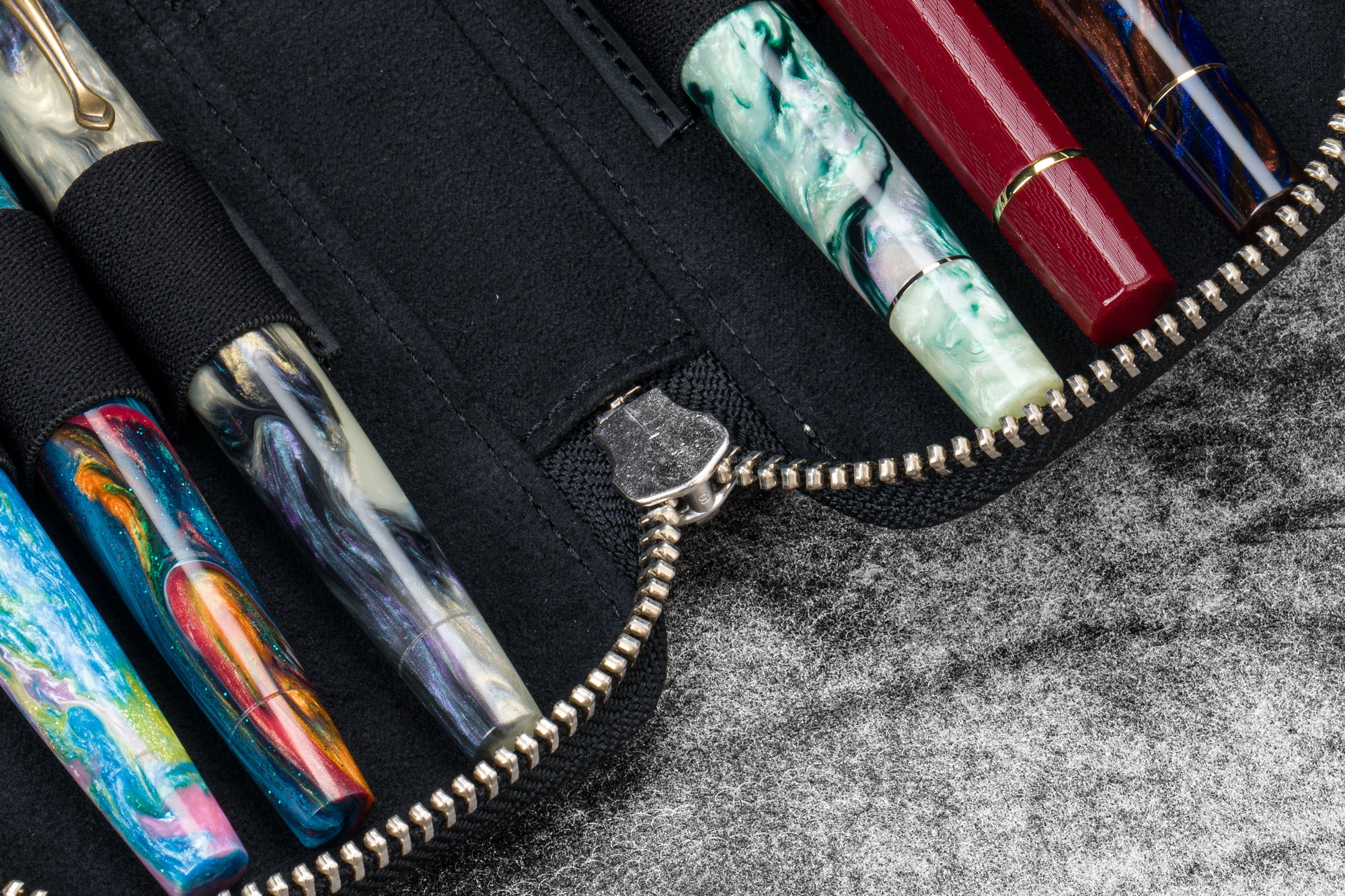 Leather Zippered 6 Slots Pen Case - Crazy Horse Graphite