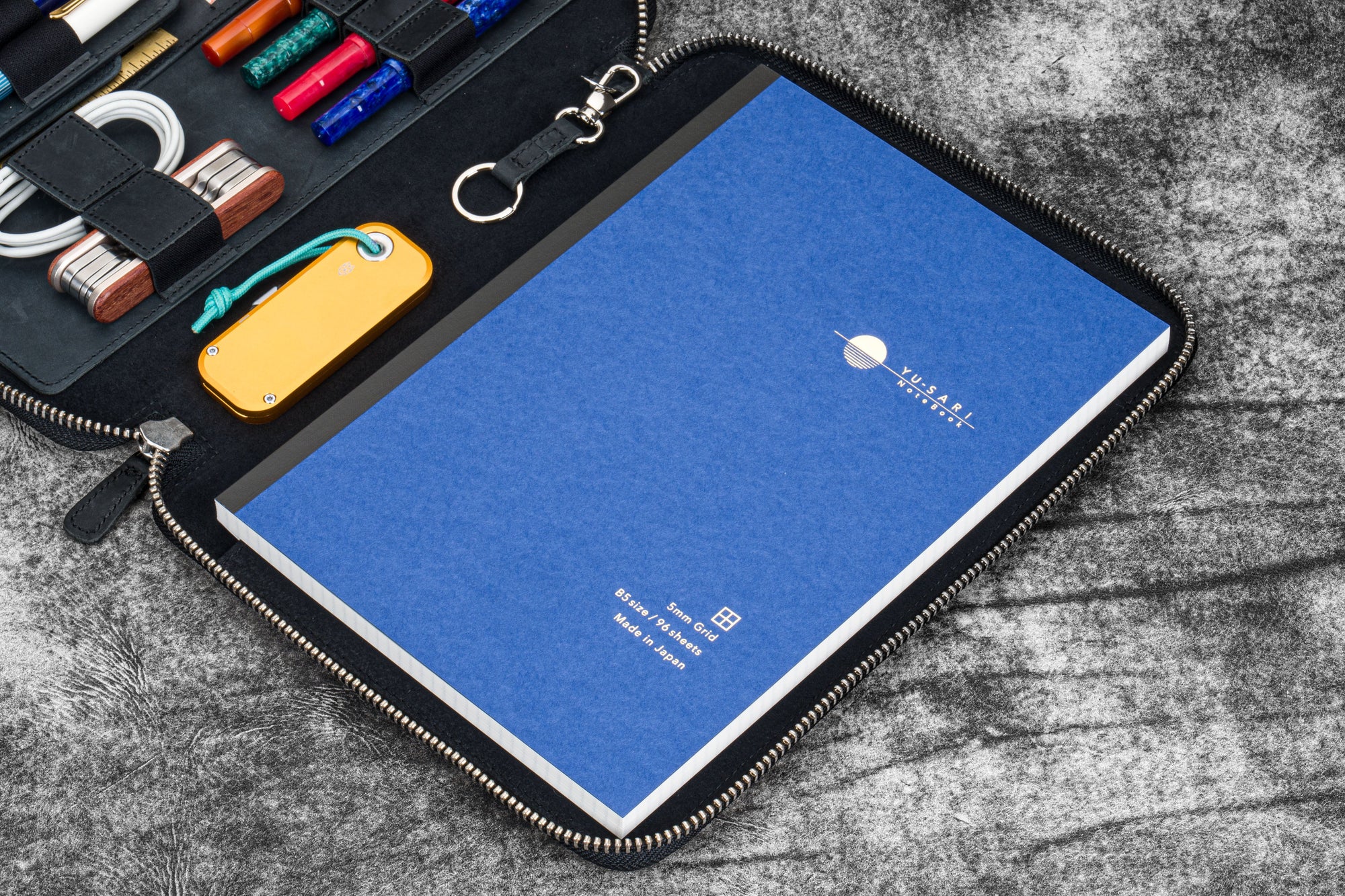 Leather Zippered Leuchtturm1917 B5 &amp; Extra Large Moleskine Folio - Crazy Horse Graphite