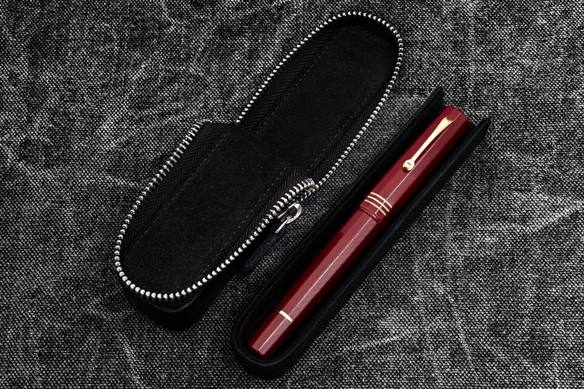 Leather Zippered Magnum Opus Single Hard Pen Case For Oversized Pens &amp; Namiki Emperor - Black