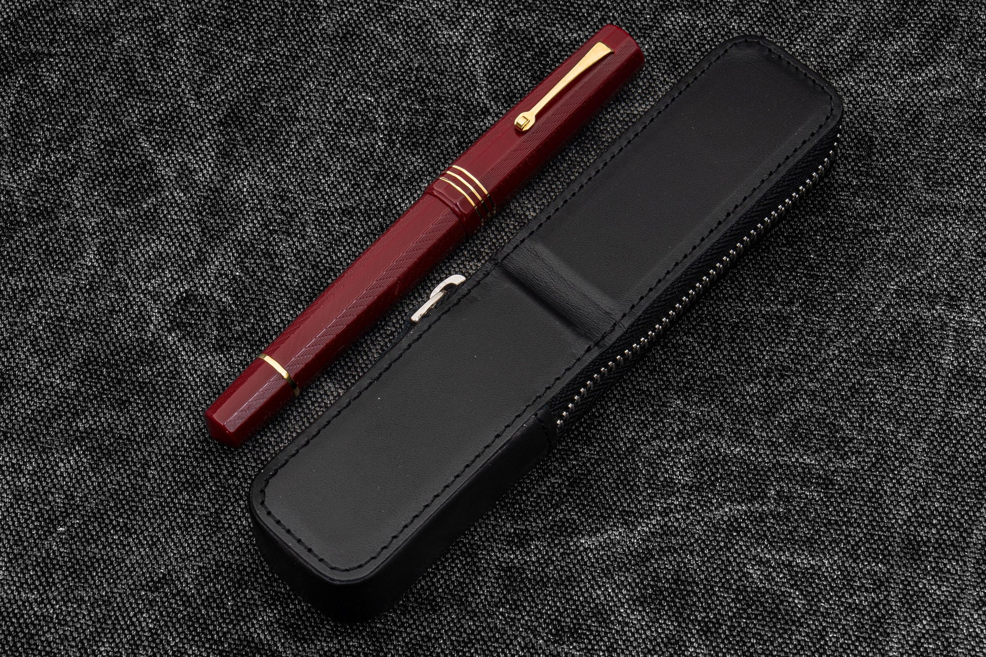 Leather Zippered Magnum Opus Single Hard Pen Case For Oversized Pens &amp; Namiki Emperor - Black