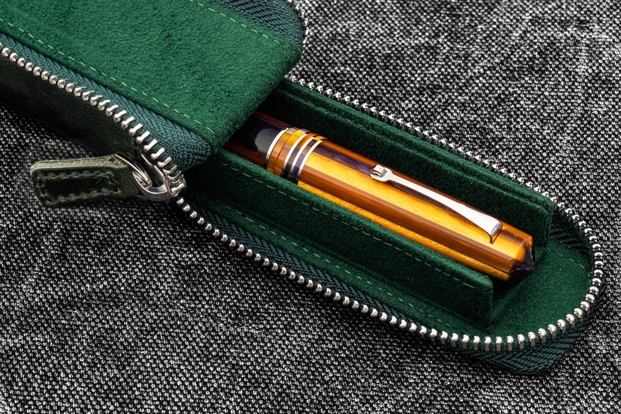 Leather Zippered Magnum Opus Single Hard Pen Case For Oversized Pens &amp; Namiki Emperor - Crazy Horse Forest Green