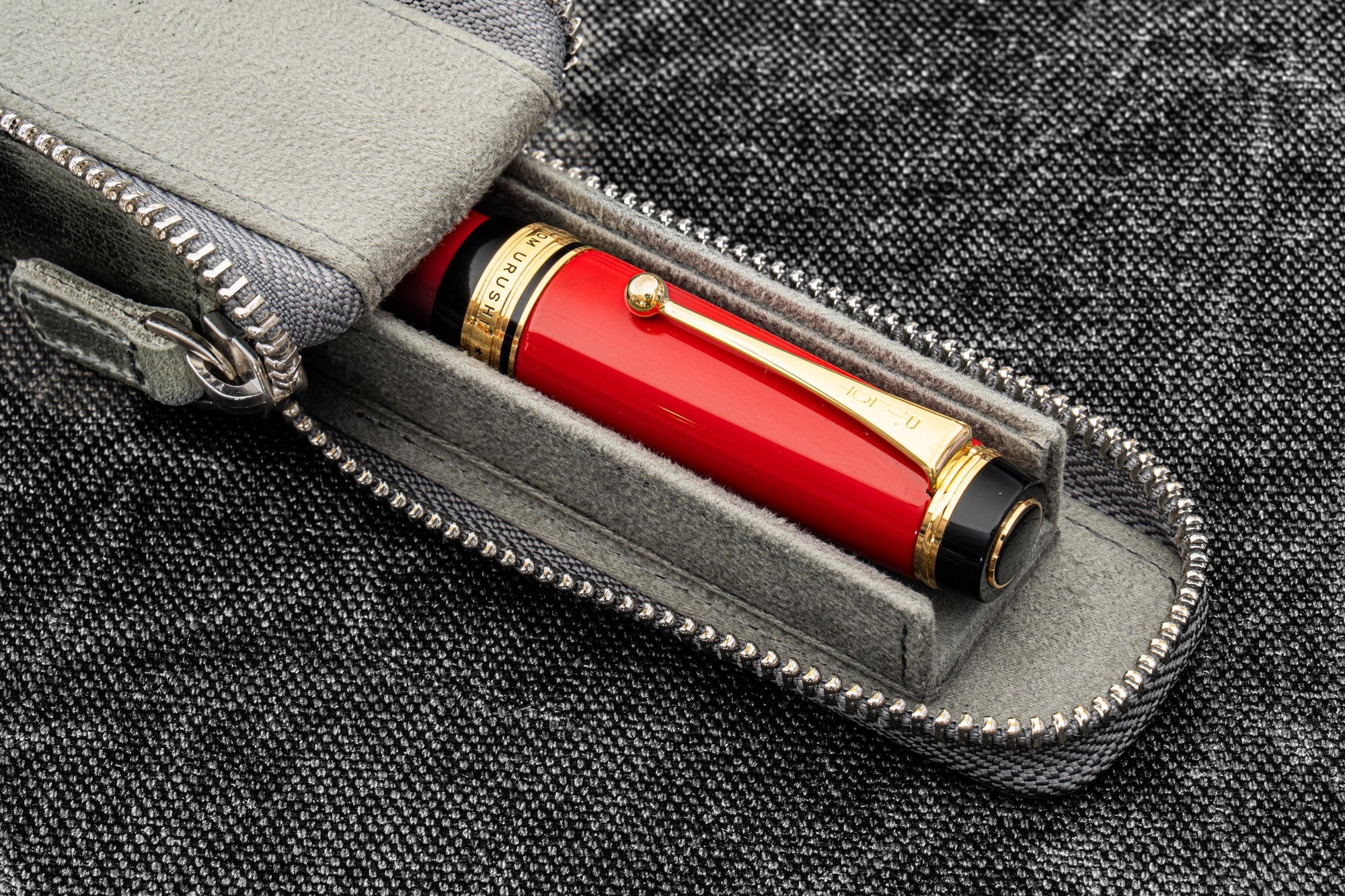 Leather Zippered Magnum Opus Single Hard Pen Case For Oversized Pens &amp; Namiki Emperor - Crazy Horse Smoky