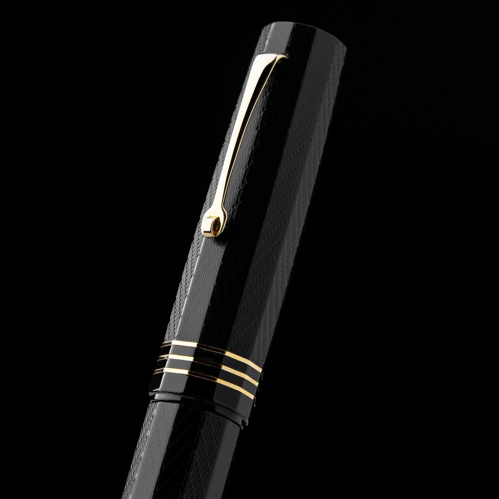 Leonardo Dodici Dolma Kalem - Guillochè 14k #8 Altın Uç