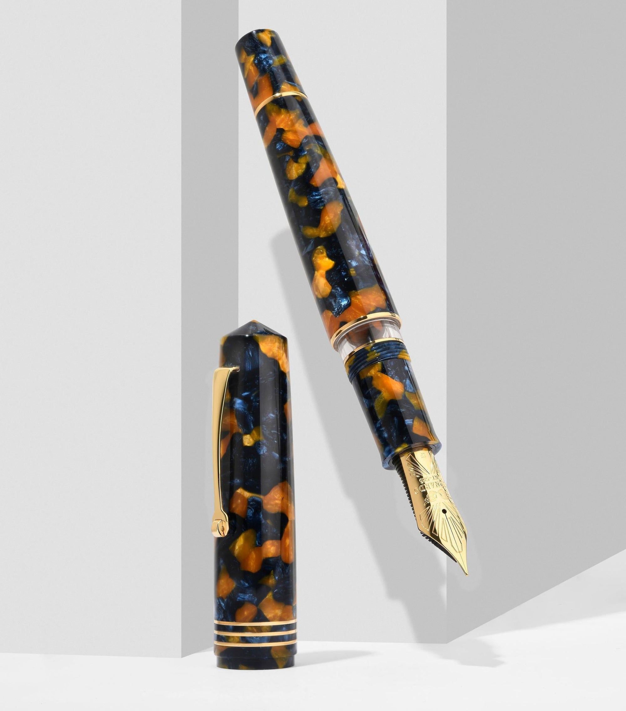 Leonardo Momento Zero Grande 2.0 Fountain Pen – Crepuscolo Marino – GT #8 14K Gold