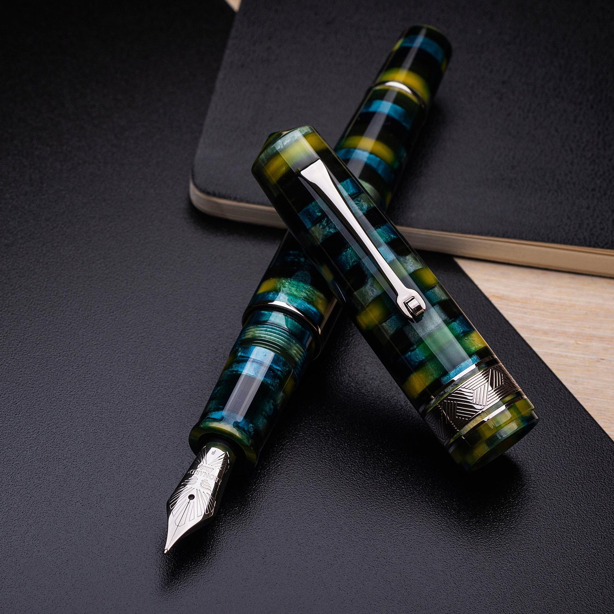 Leonardo Momento Zero Grande Fountain Pen – Mosaico Baobab – GT #6