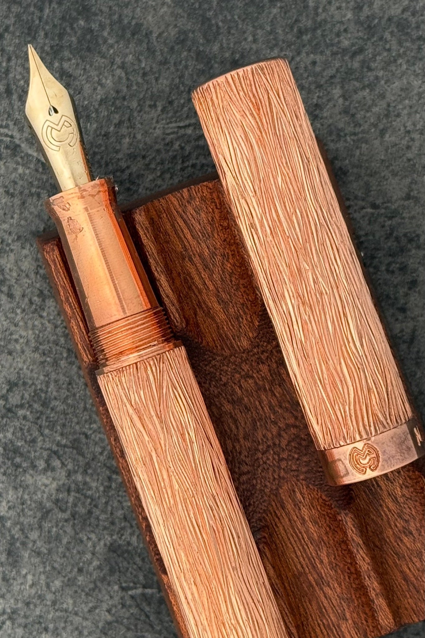 Magna Carta Mag 600 Dolmakalem 14k Gerçek Esnek Uç -Model - İşlemeli Bakır (Hafif)