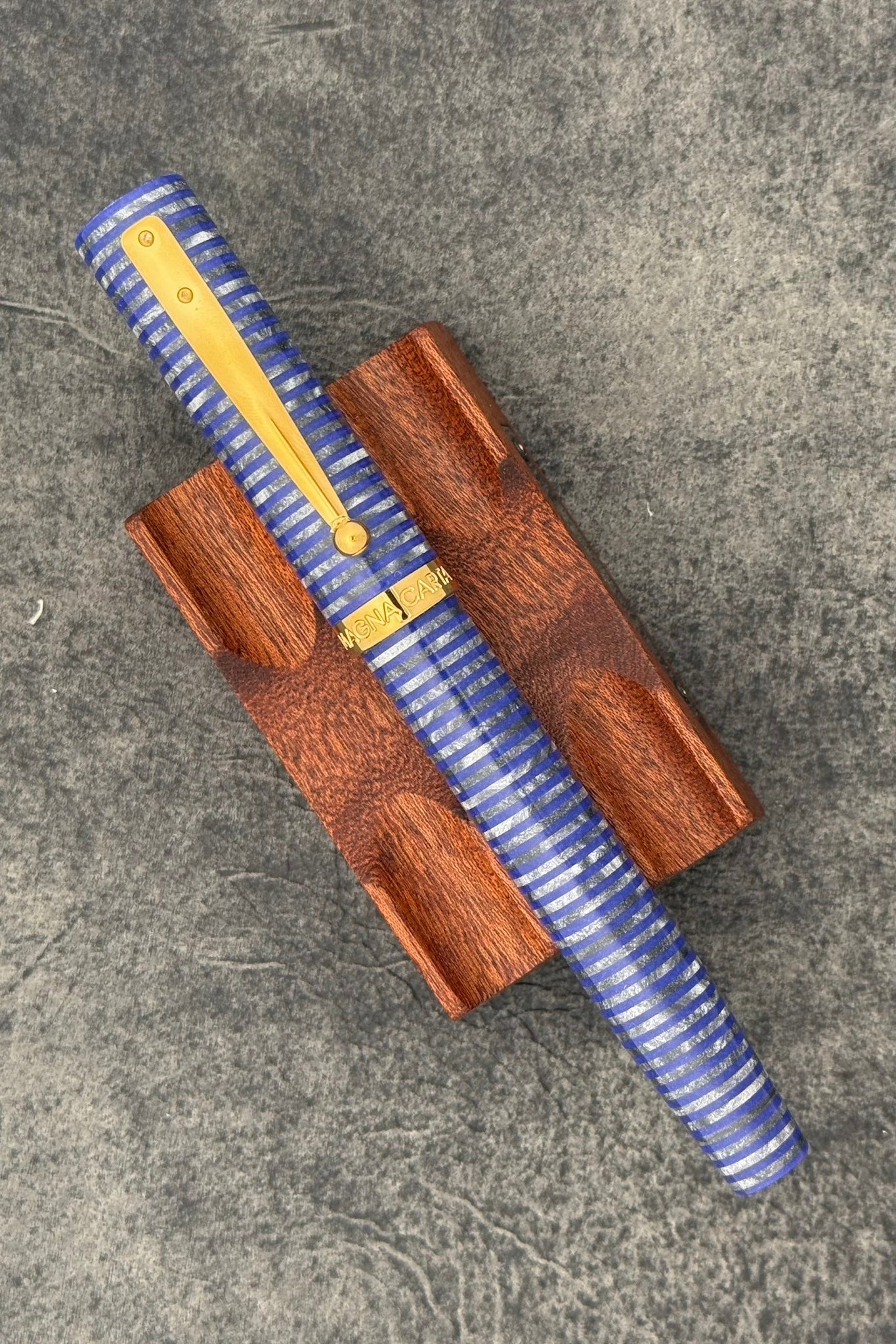 Magna Carta Mag 600 Dolmakalem 14k Gerçek Esnek Uç -Model - Mavi Stacked