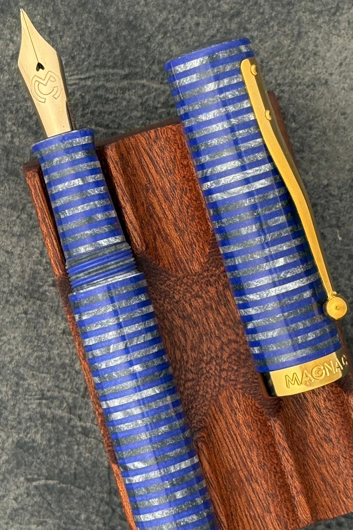 Magna Carta Mag 600 Dolmakalem 14k Gerçek Esnek Uç -Model - Mavi Stacked