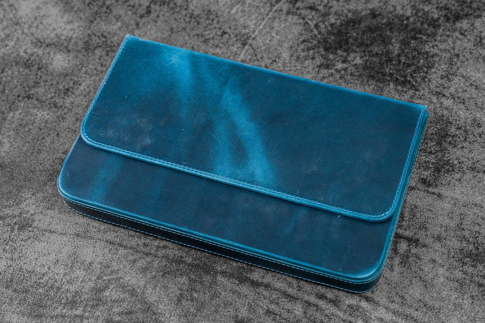 Magnum Opus 12&#39;li Kapaklı Deri Kalemlik - C.H. Okyanus Mavi