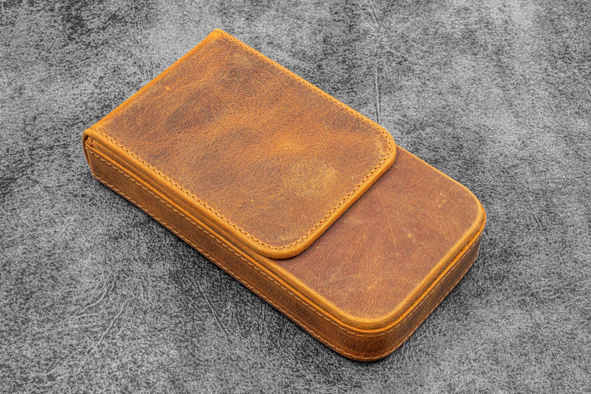 Magnum Opus 3&#39;lü Kapaklı Deri Kalemlik - C .H. Brown