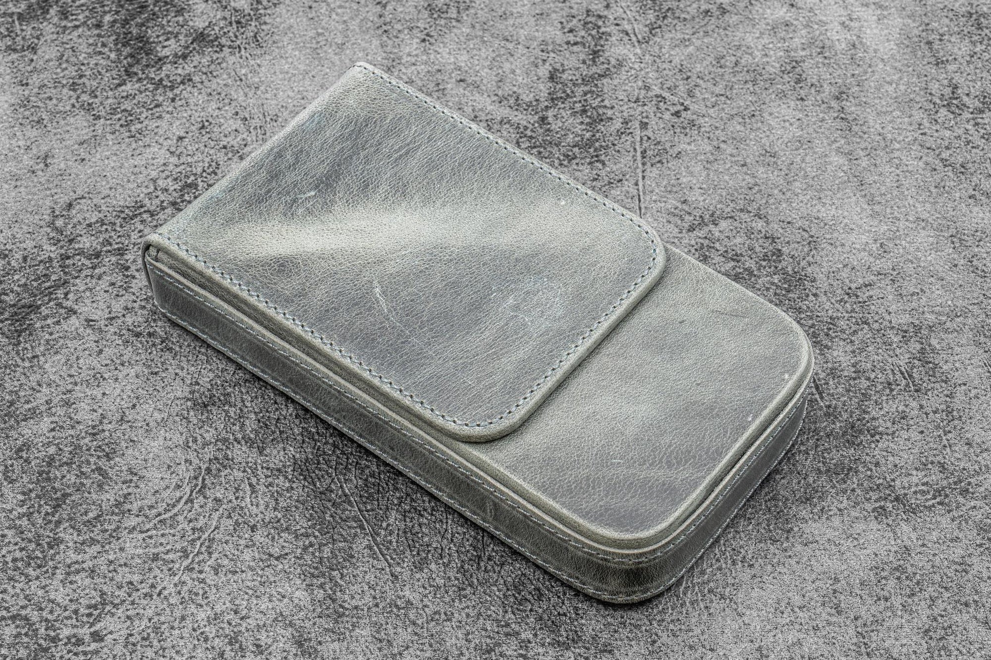 Magnum Opus 3&#39;lü Kapaklı Deri Kalemlik - C .H. Smoky