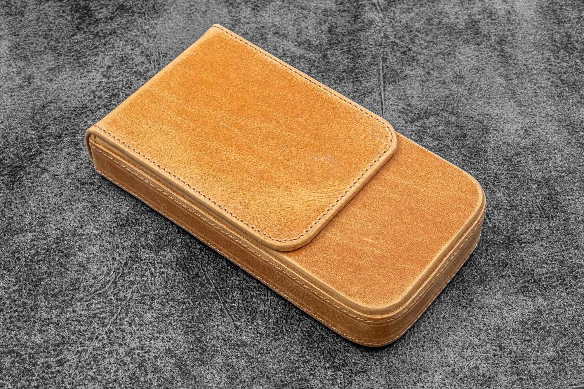 Magnum Opus 3&#39;lü Kapaklı Deri Kalemlik - C. H. Honey Ochre