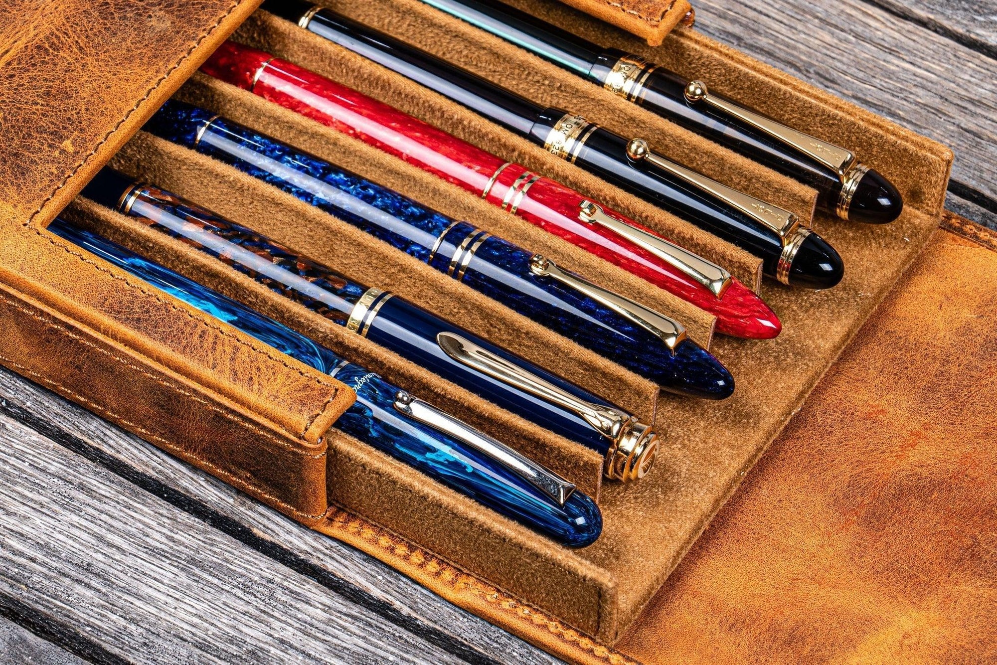 Magnum Opus 6&#39;lı Kapaklı Deri Kalemlik - C.H. Brown