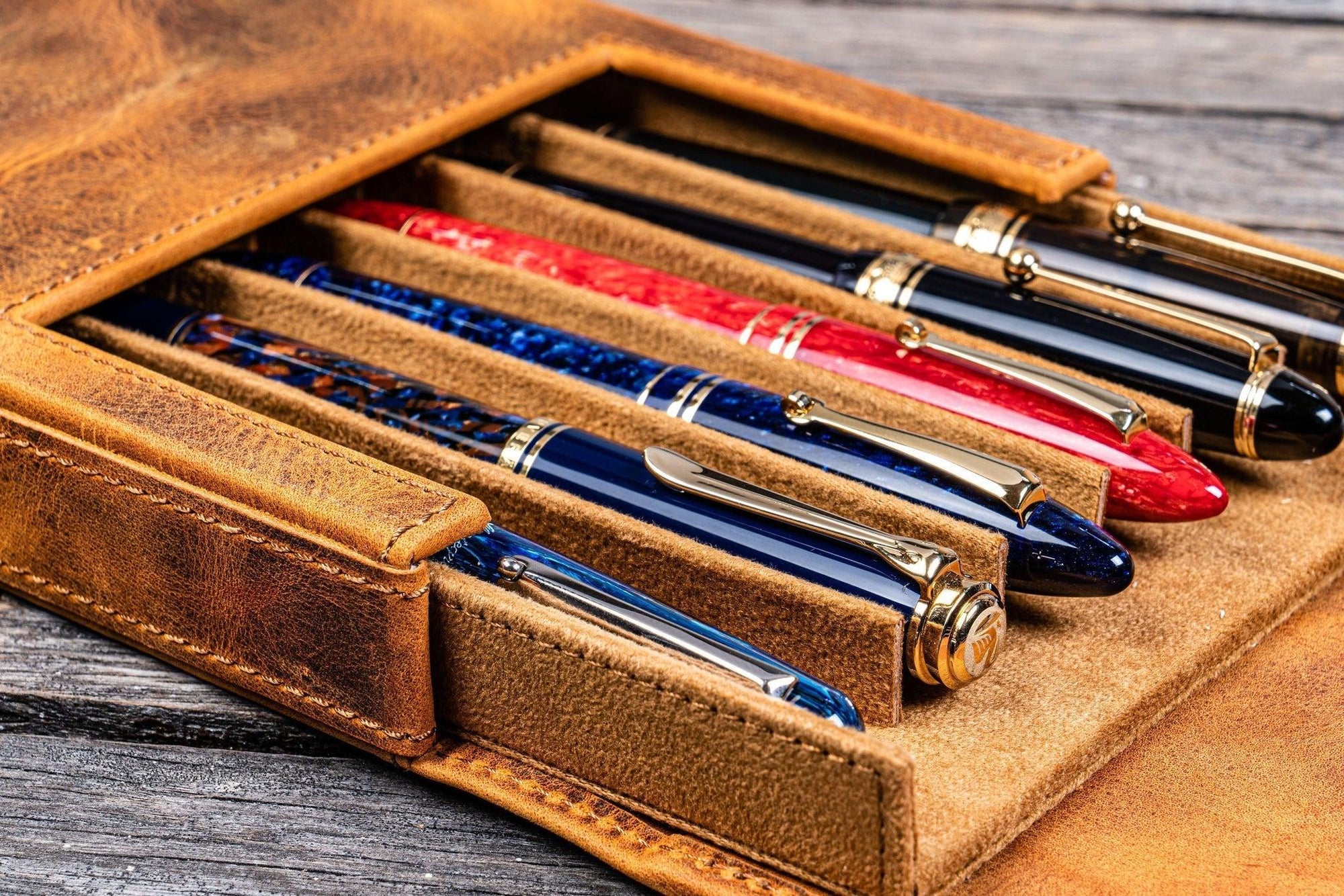 Magnum Opus 6&#39;lı Kapaklı Deri Kalemlik - C.H. Brown