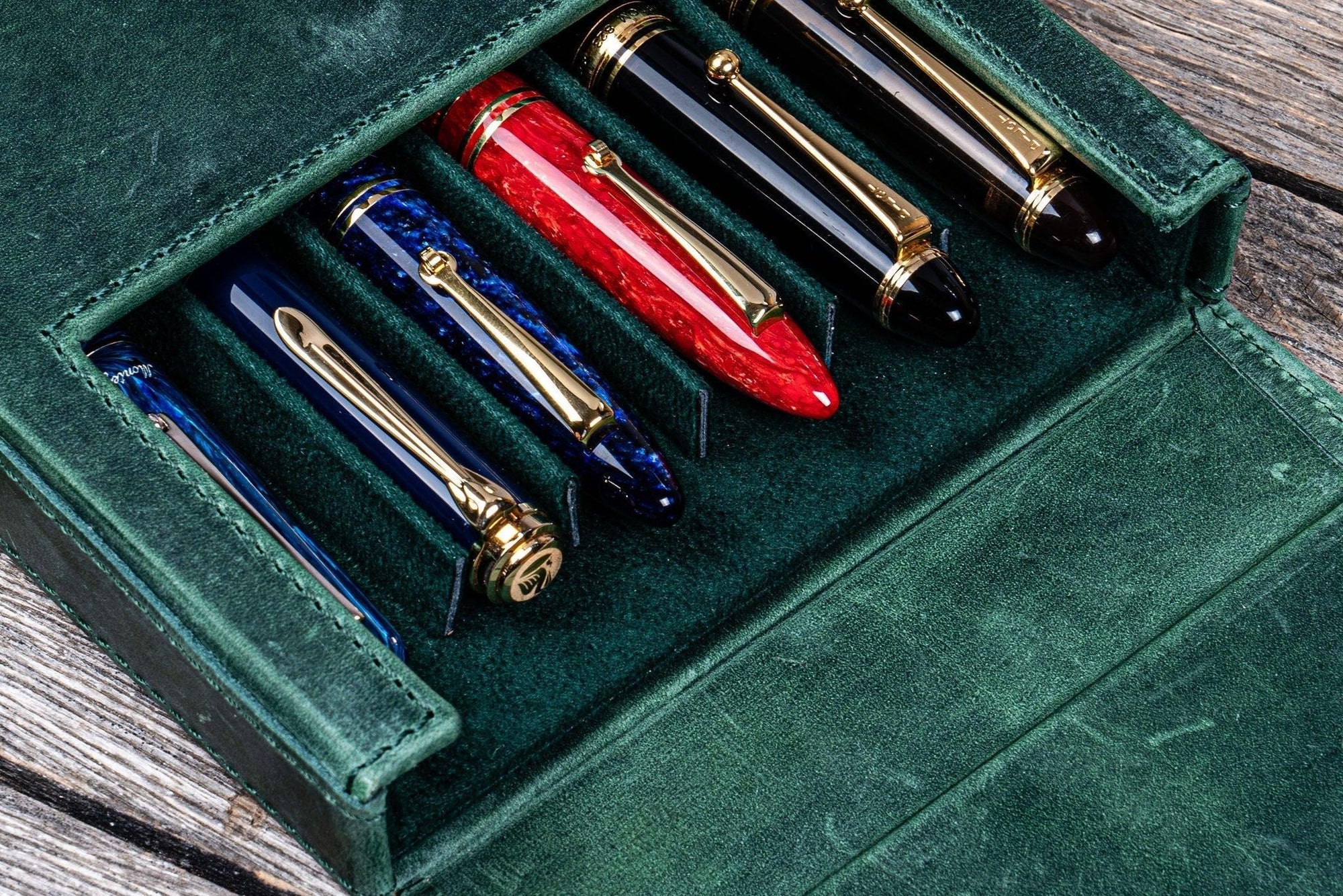 Magnum Opus 6&#39;lı Kapaklı Deri Kalemlik - C.H. Forest Green