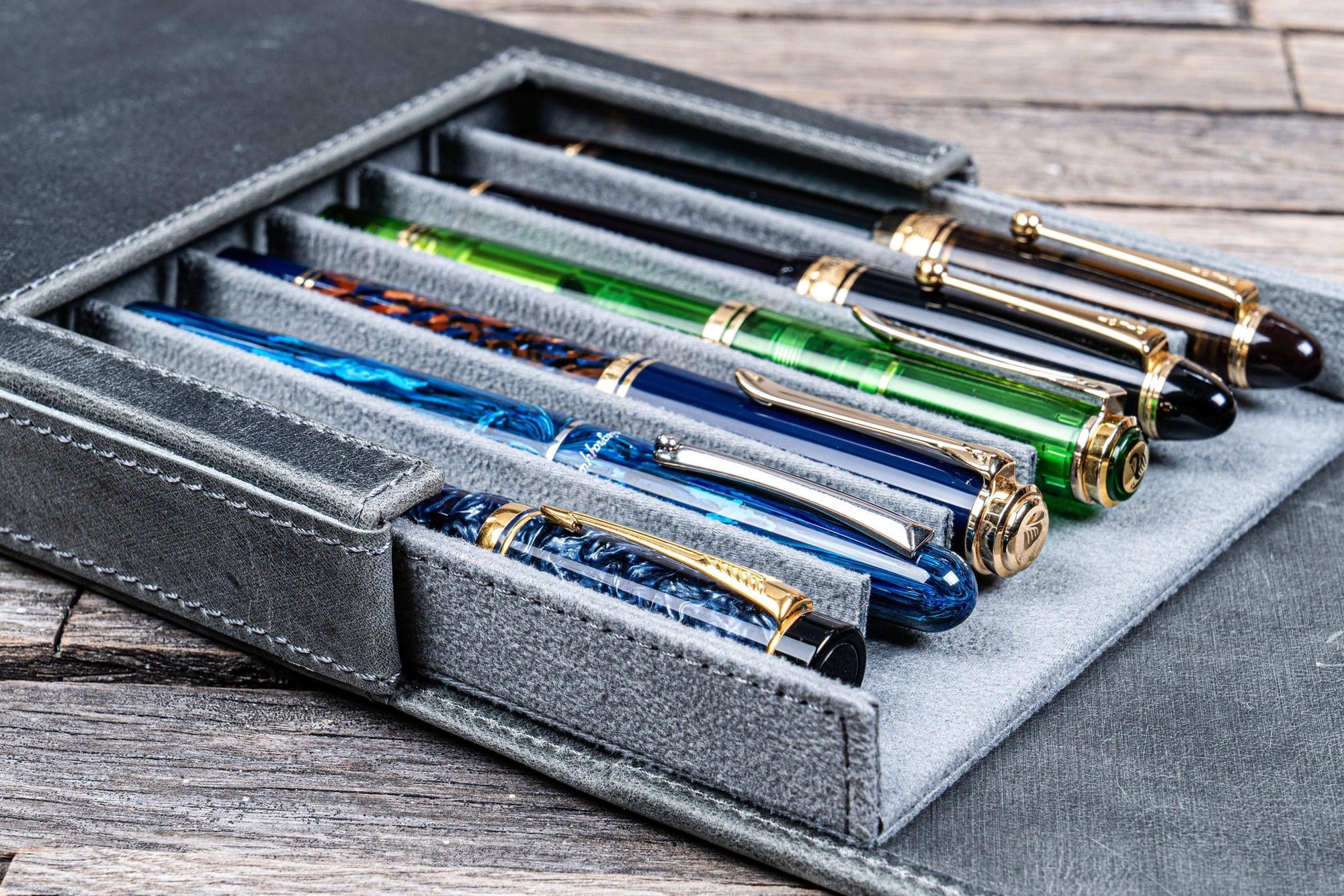 Magnum Opus 6&#39;lı Kapaklı Deri Kalemlik - C.H. Smoky