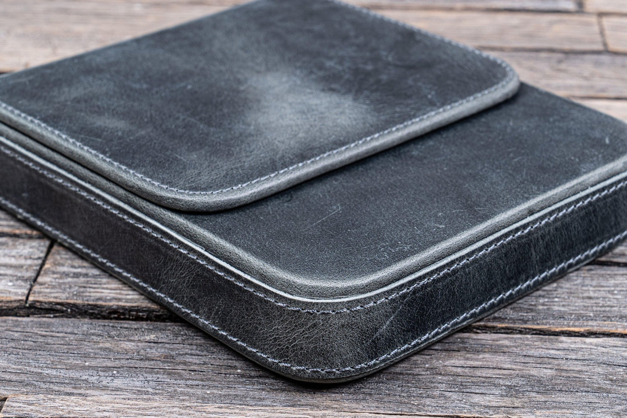 Magnum Opus 6&#39;lı Kapaklı Deri Kalemlik - C.H. Smoky