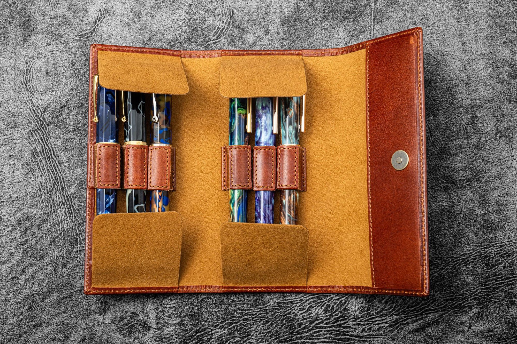 The Writer’s Pen Wrap - 6'lı Katlanabilir Kalem Kılıfı - Deep Konyak