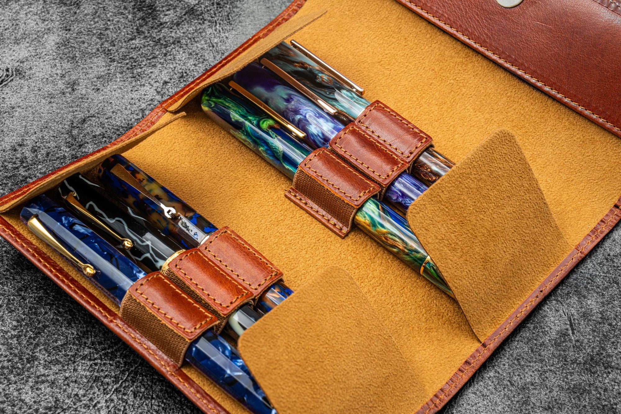 The Writer’s Pen Wrap - 6'lı Katlanabilir Kalem Kılıfı - Deep Konyak