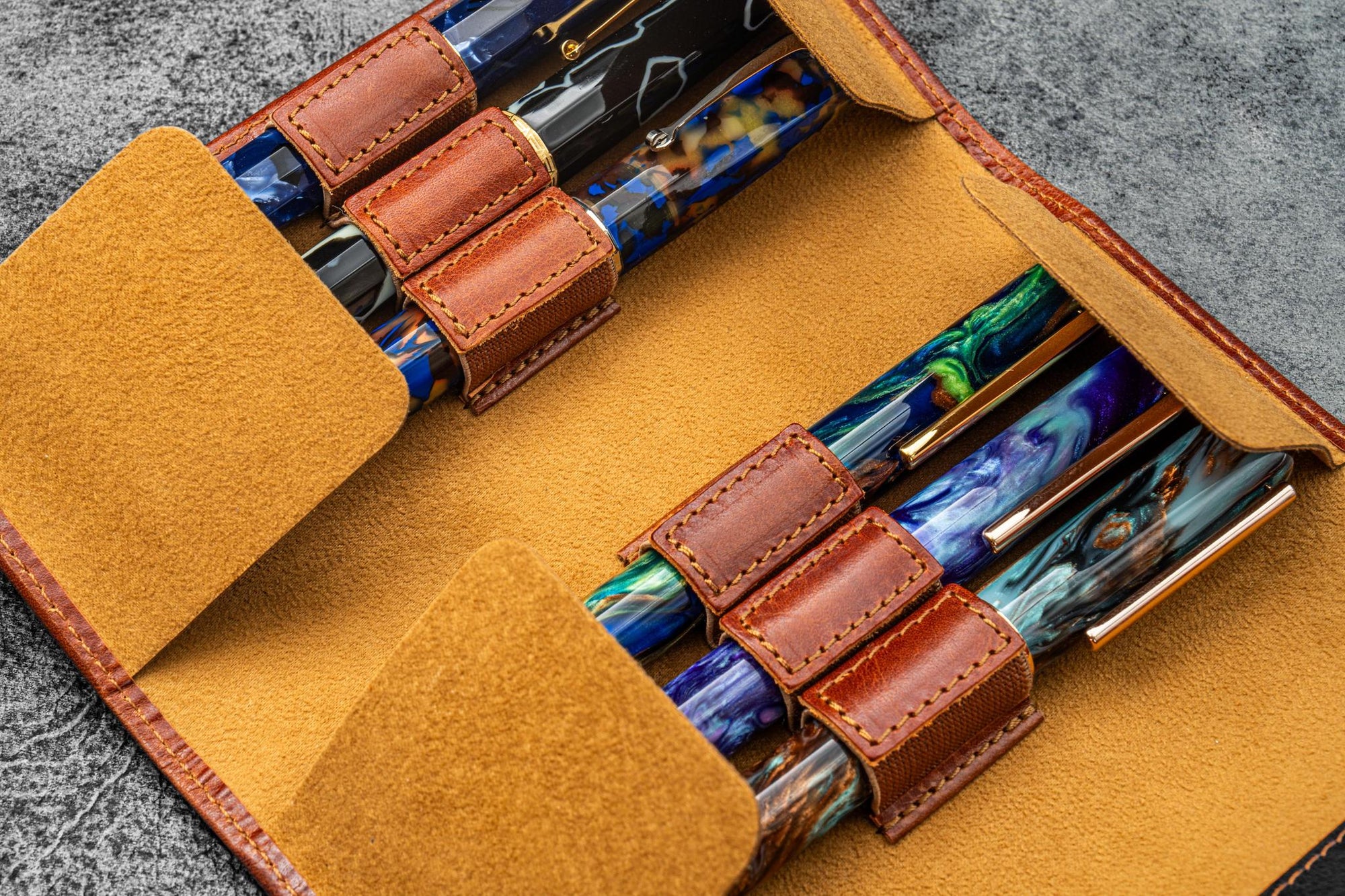 The Writer’s Pen Wrap - 6'lı Katlanabilir Kalem Kılıfı - Deep Konyak