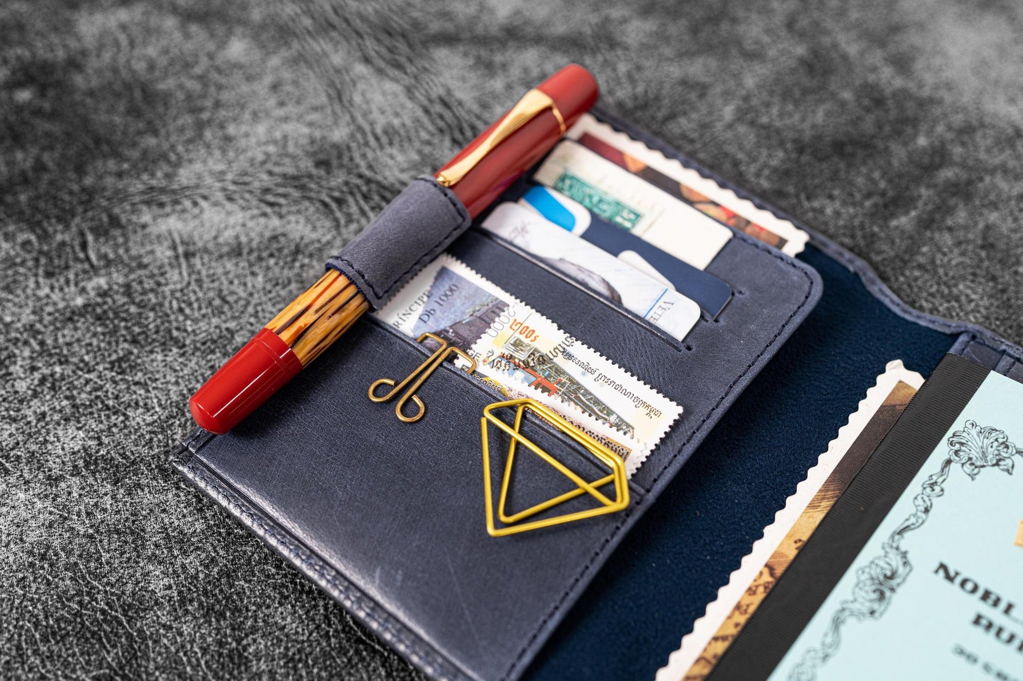 Traveler&#39;s Notebook için Deri Organizer - Passport Ebat - Crazy Horse Navy Blue