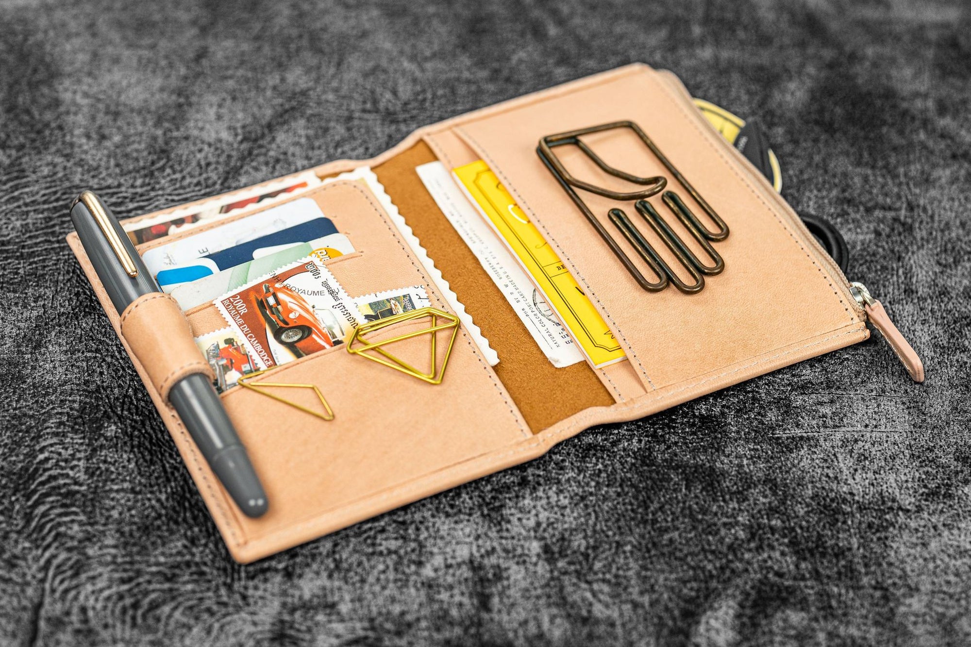 Traveler&#39;s Notebook için Deri Organizer - Passport Ebat - Undyed Leather