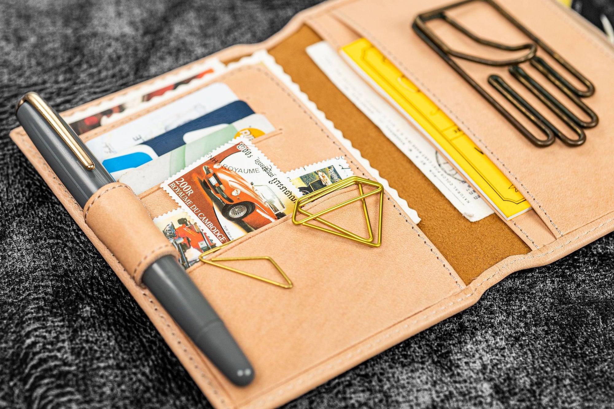 Traveler&#39;s Notebook için Deri Organizer - Passport Ebat - Undyed Leather