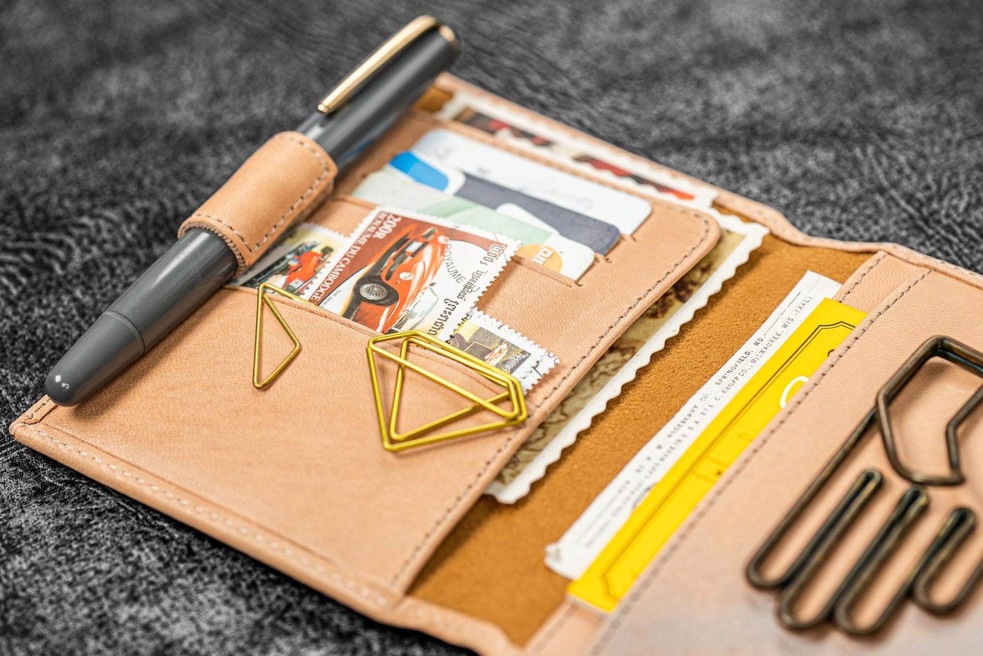 Traveler&#39;s Notebook için Deri Organizer - Passport Ebat - Undyed Leather