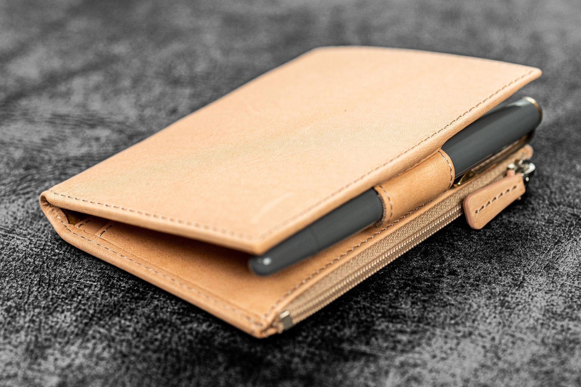 Traveler&#39;s Notebook için Deri Organizer - Passport Ebat - Undyed Leather