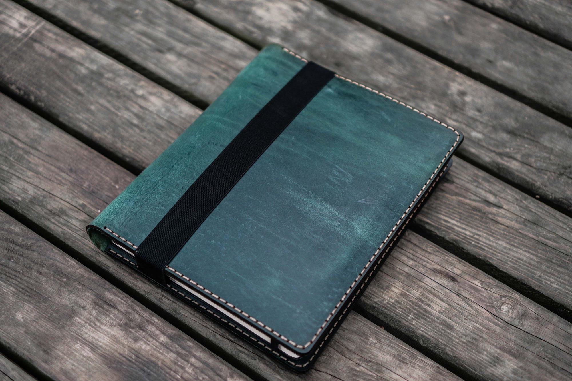 iPad Air/Pro &amp; Extra Large Moleskine Cover - Crazy Horse Forest Green-Galen Leather