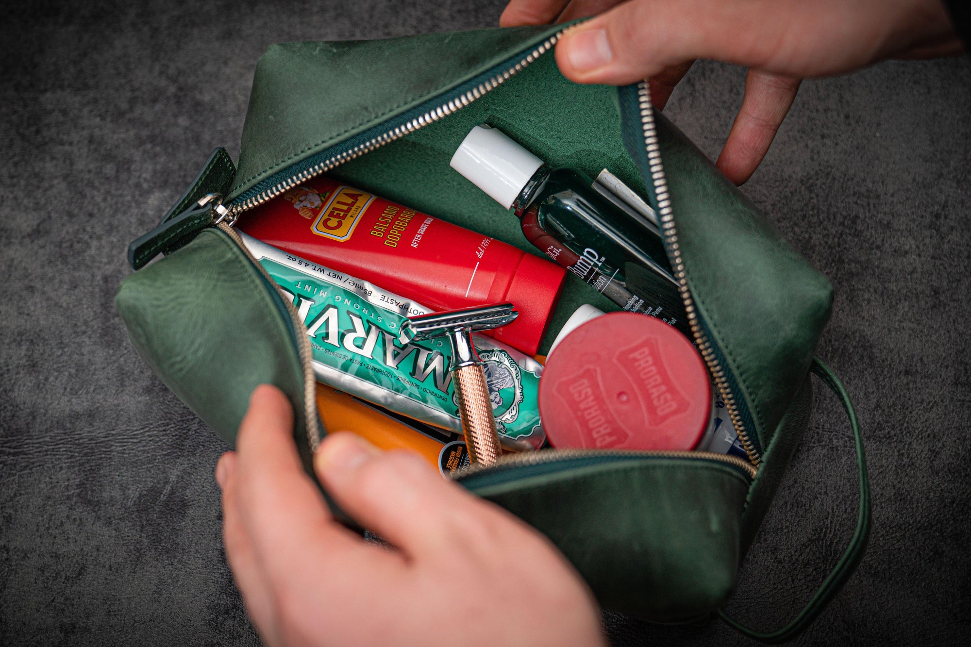 Leather Classic Dopp Kit &amp; Travel Toiletry Bag - Crazy Horse Forest Green-Galen Leather