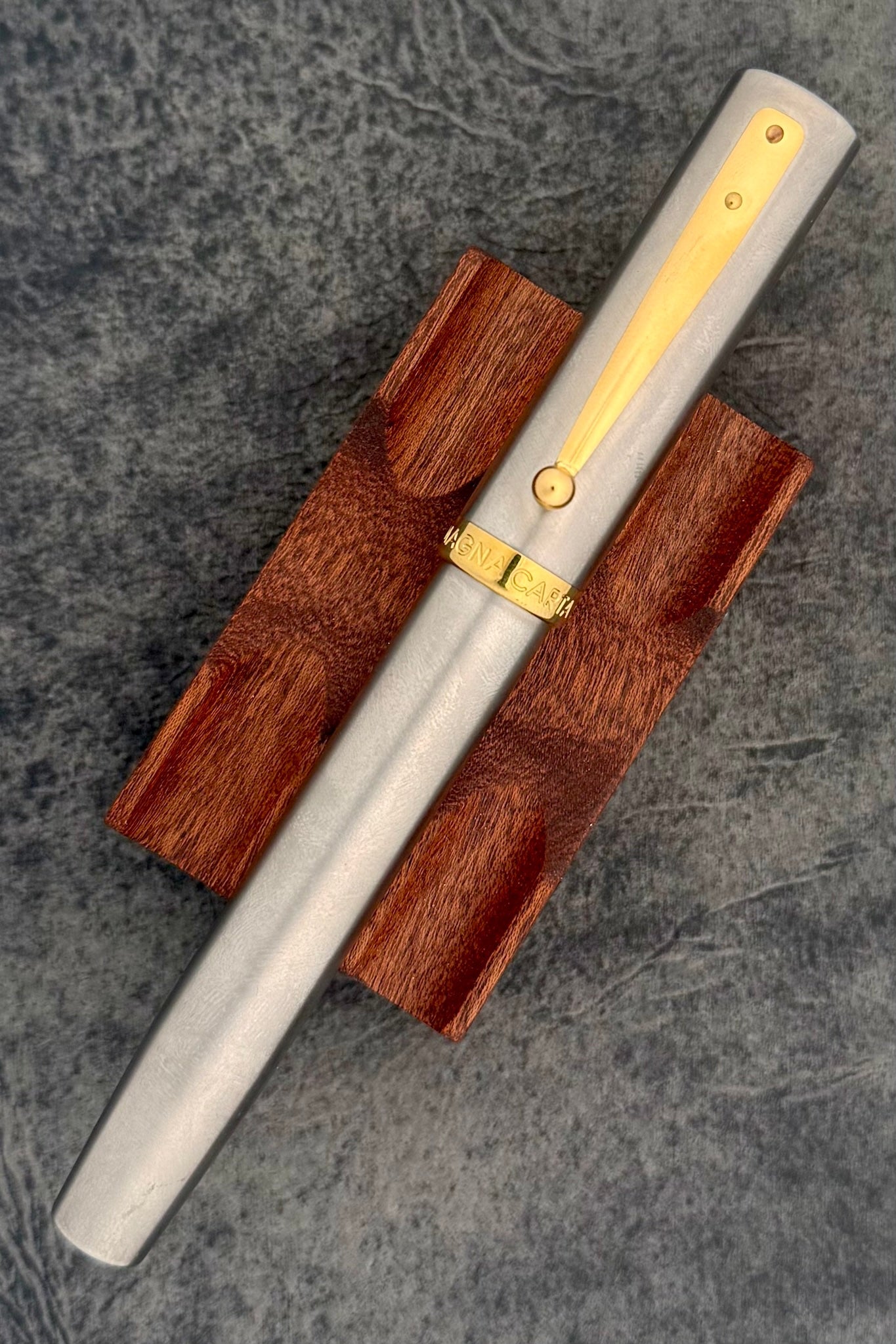 Magna Carta Mag 600 Dolmakalem 14k Gerçek Esnek Uç -Model - Titanyum (Hafif)