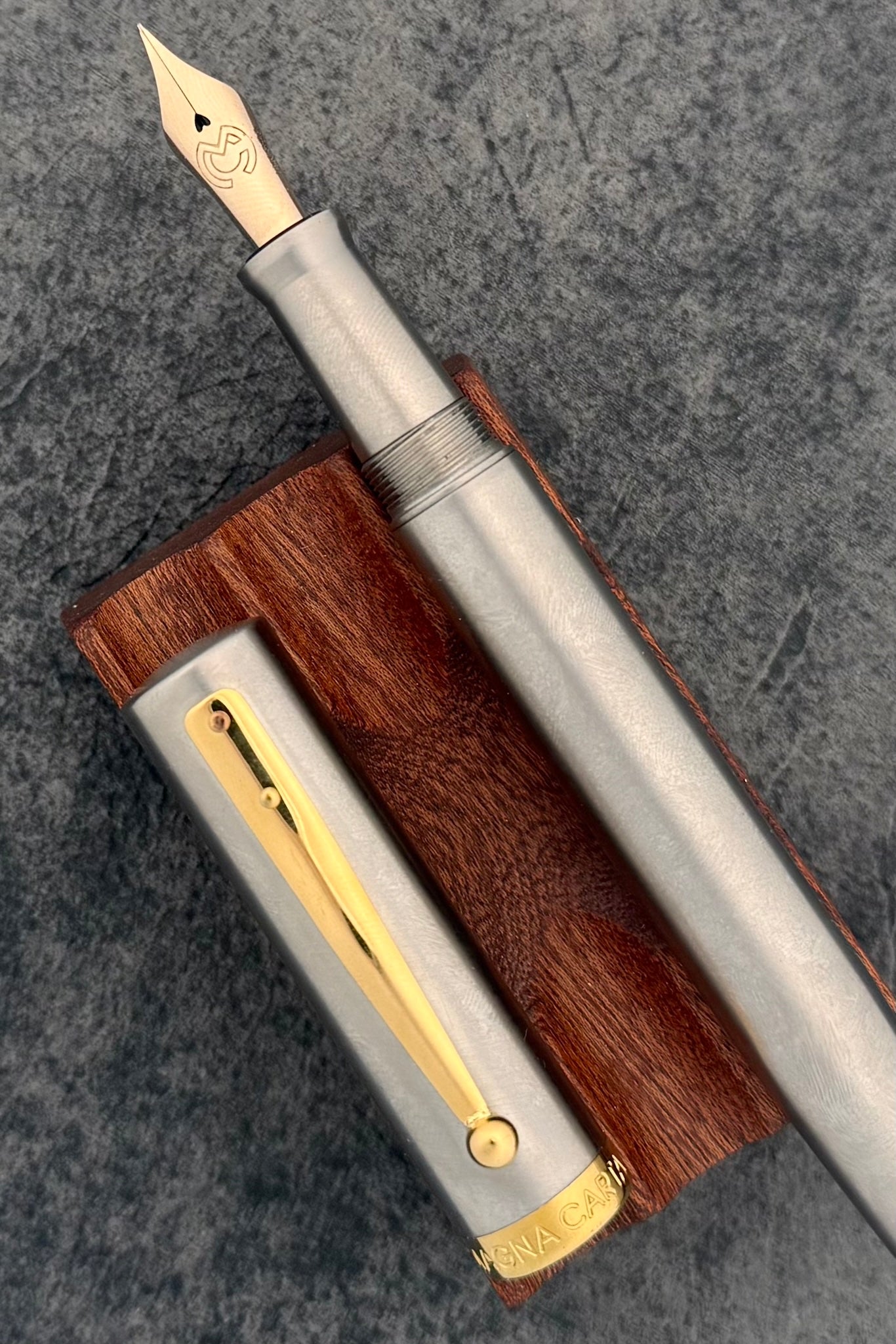 Magna Carta Mag 600 Dolmakalem 14k Gerçek Esnek Uç -Model - Titanyum (Hafif)
