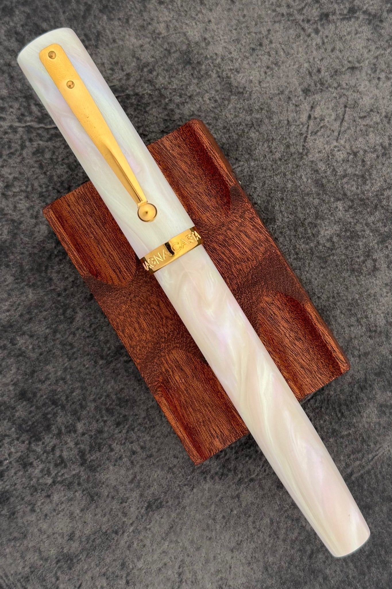 Magna Carta Mag 600 Esnek Uçlu Dolma Kalem - White Opal