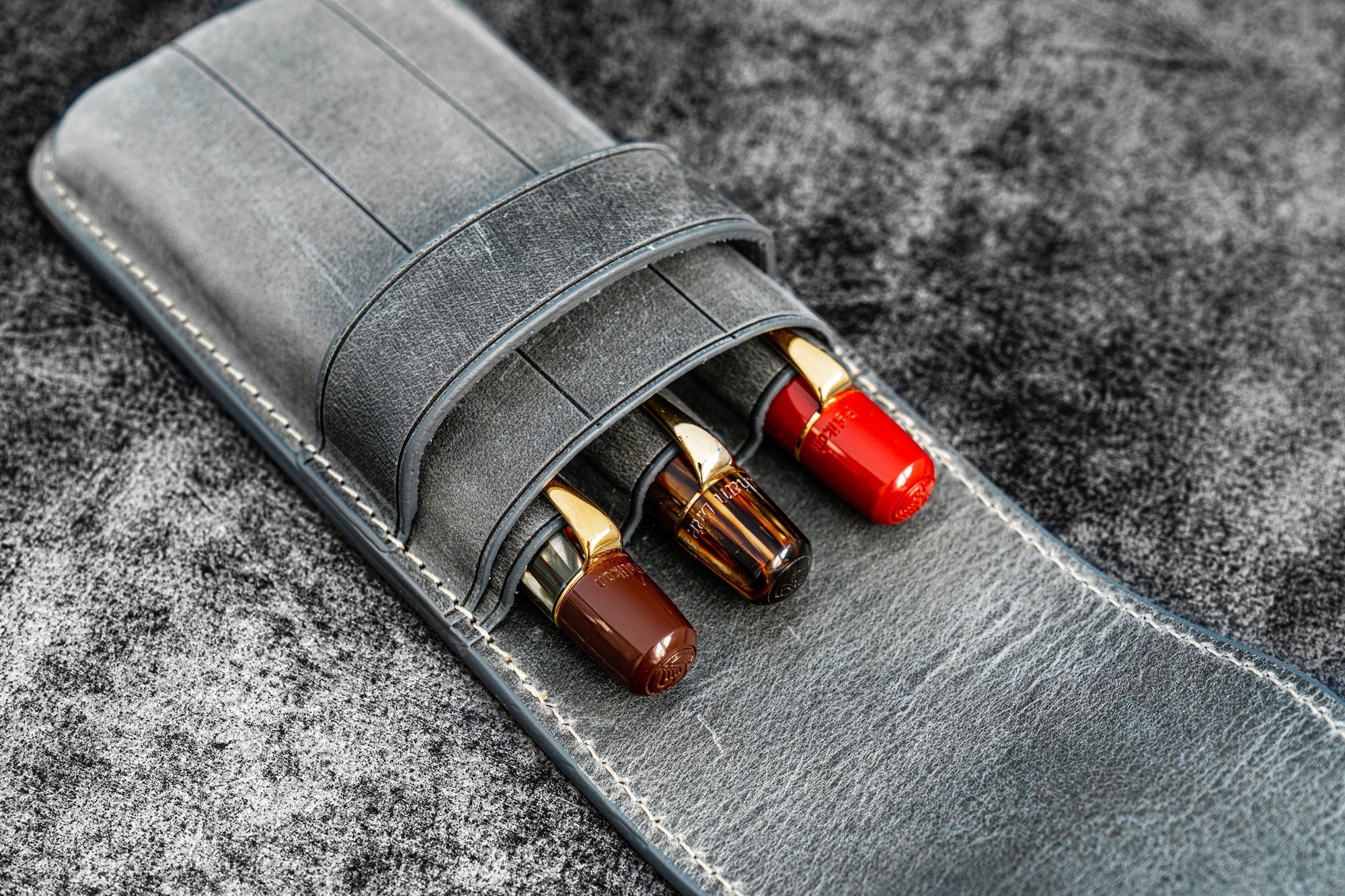 3&#39;lü Kapaklı Deri Kalemlik - Crazy Horse Füme