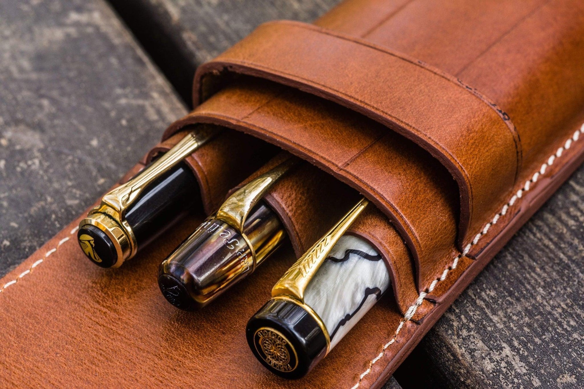 3&#39;lü Kapaklı Kahverengi Kalemlik