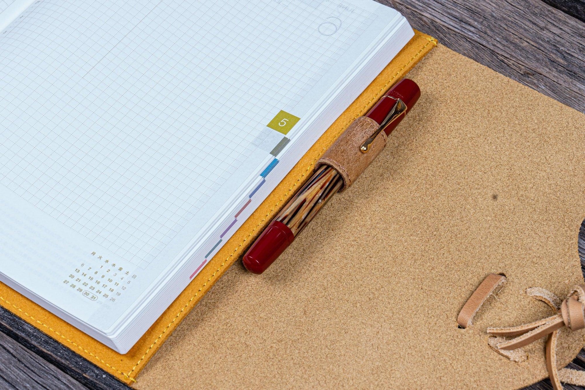 Deri Bağcıklı A5 Defter Kitap Kılıfı - Crazy Horse Honey Ochre