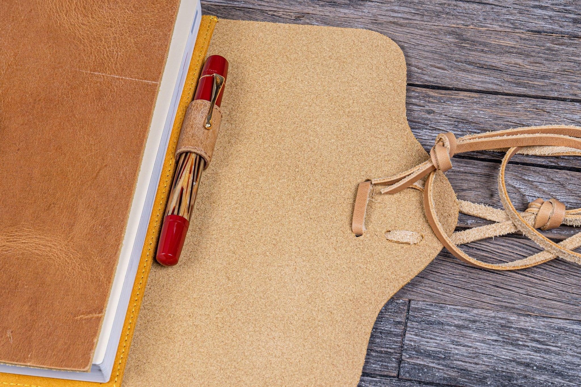 Deri Bağcıklı A5 Defter Kitap Kılıfı - Crazy Horse Honey Ochre